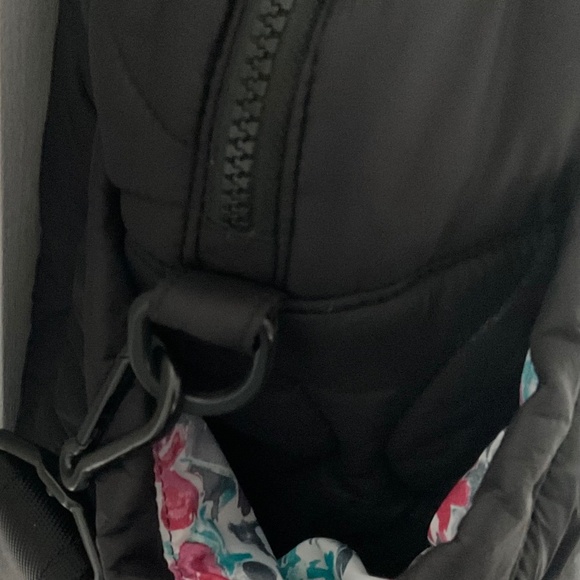 Vera Bradley Women’s Featherweight Travel Bag - Picture 9 of 15